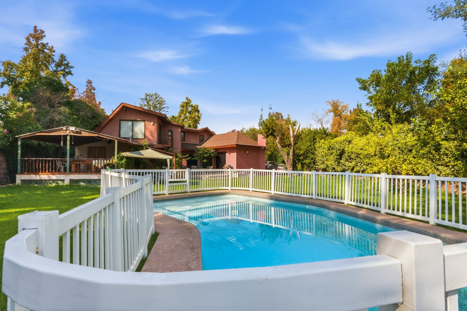Casa en Av Ossandon 2.500 m²