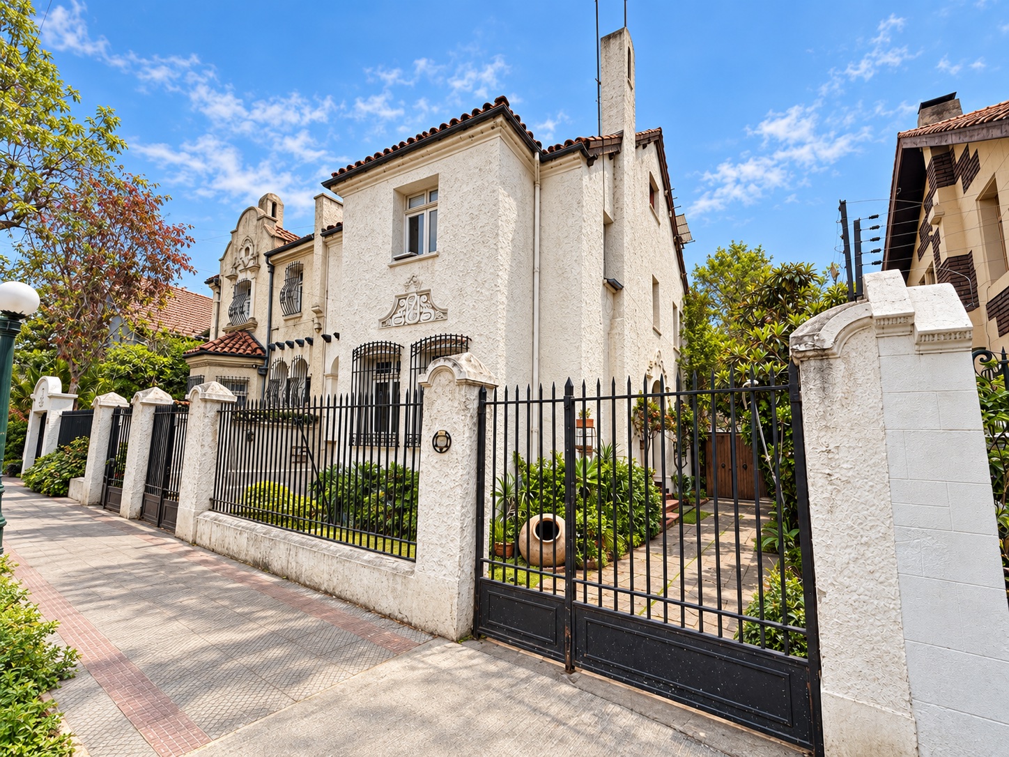CASONA DE ÉPOCA CON PATIO Y GRAN TERRAZA EN PROVIDENCIA