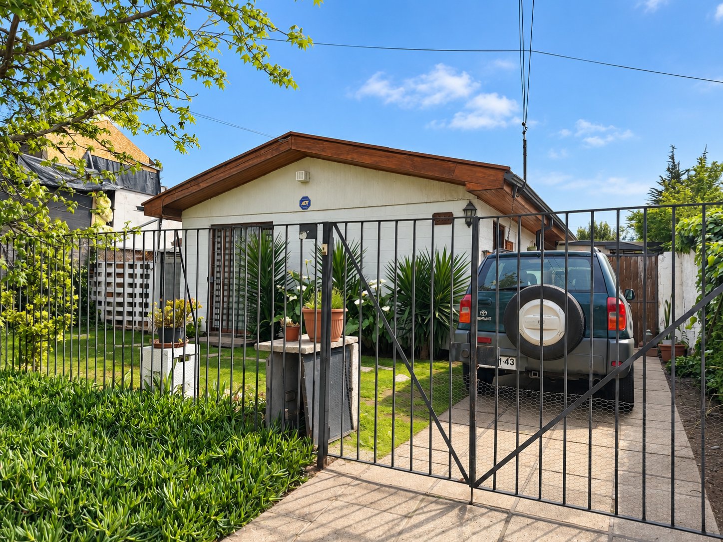 Casa con jardín en Rafael Sanzio Las Condes | 4 dormitorios y 3 baños