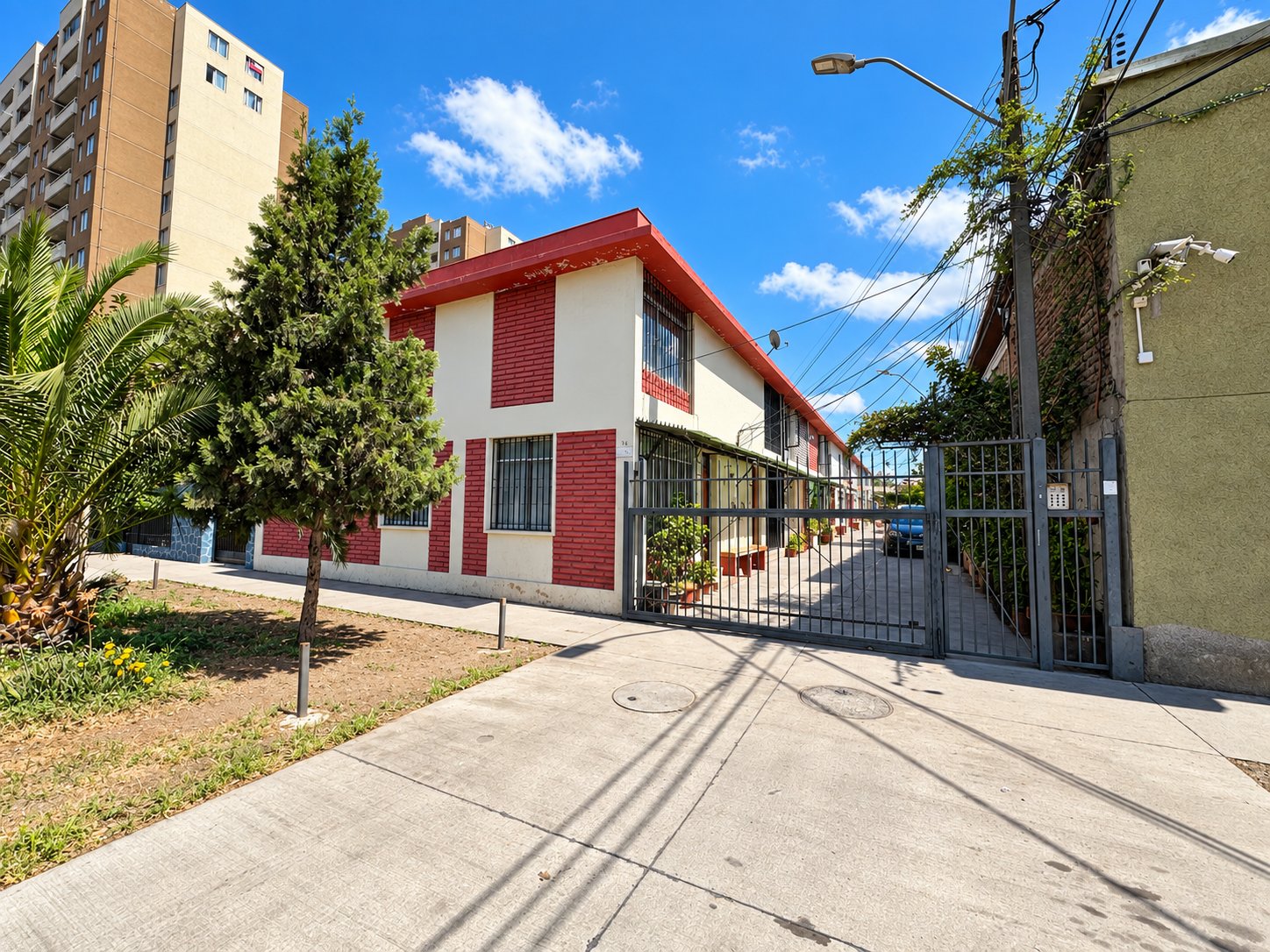 Casa de 3 dormitorios con ampliación, acceso interior y excelente potencial en Estación Central