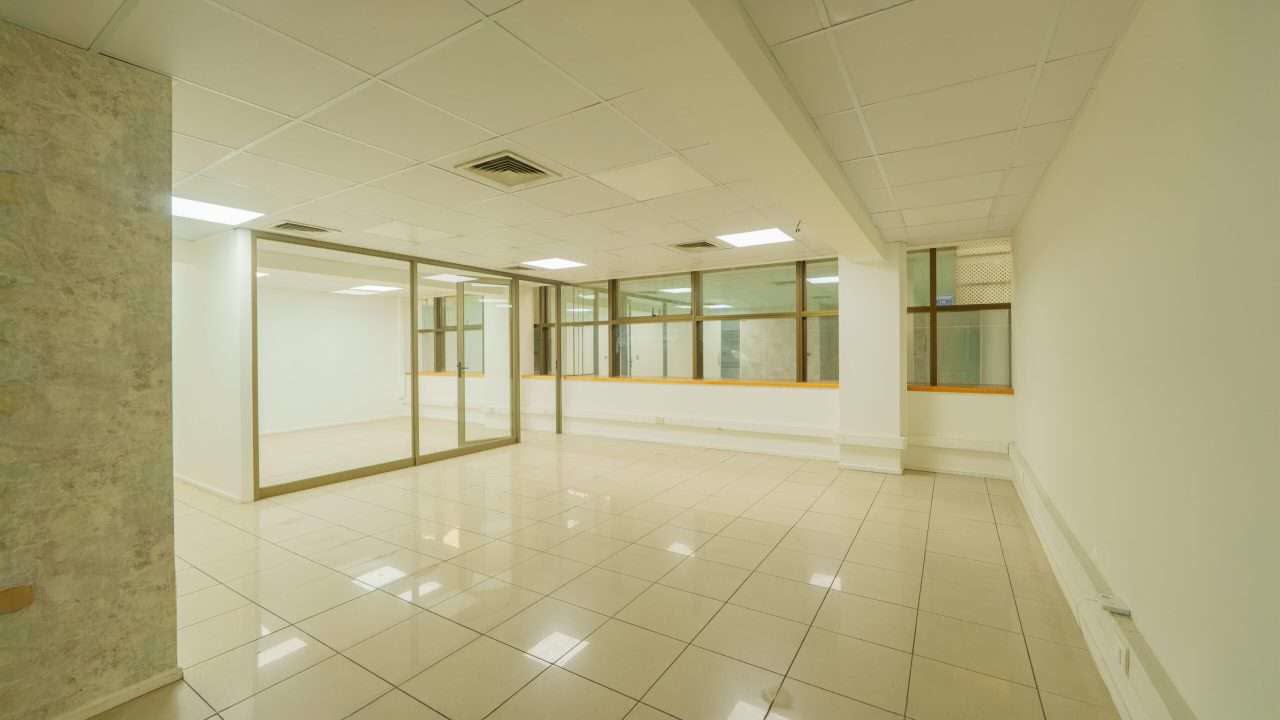 Oficina En Edificio Cordillera en El Golf, Las Condes, piso 1