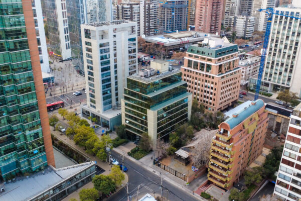 Oficina En Edificio Cordillera | 100 m² | Barrio El Golf | Piso 8 | Las Condes